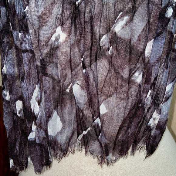 Scarf / Wrap / Shawl - Textured Lightweight Fabric - Fringe - Black Gray & White - Picture 3 of 3
